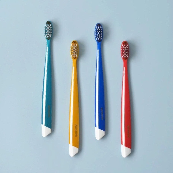 Bàn chải đánh răng nhập khẩu Hàn Quốc Kumho HQ9  (màu ngẫu nhiên)
