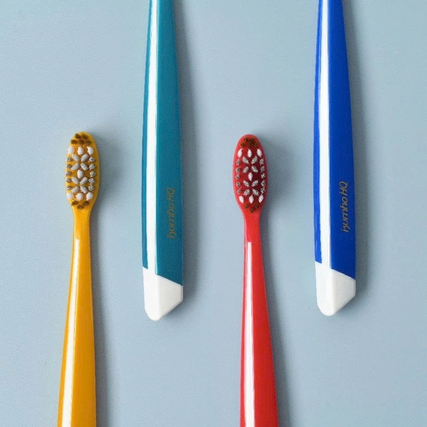 Bàn chải đánh răng nhập khẩu Hàn Quốc Kumho HQ9  (màu ngẫu nhiên)