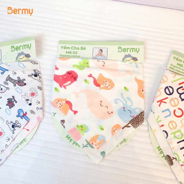Set 3 yếm tam giác vải Bermy (họa tiết ngẫu nhiên)
