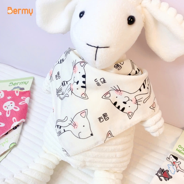 Set 3 yếm tam giác vải Bermy (họa tiết ngẫu nhiên)