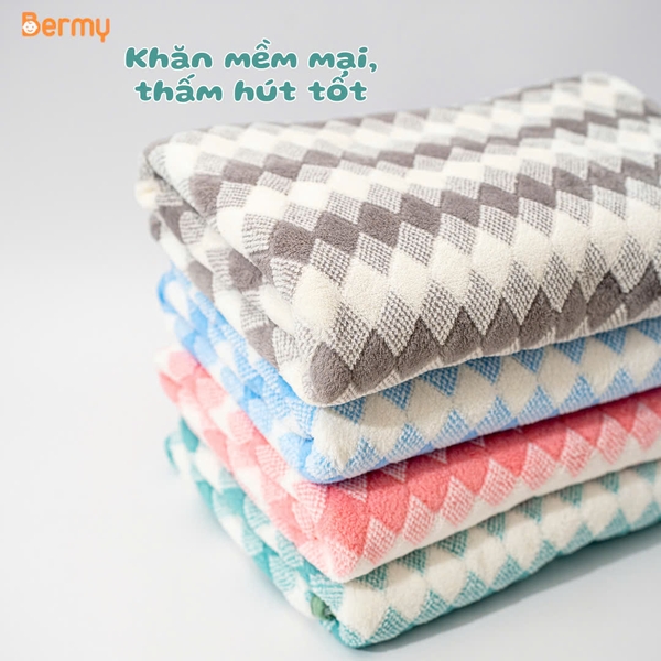 Khăn lông viền hình thoi 70x140cm (màu ngẫu nhiên)