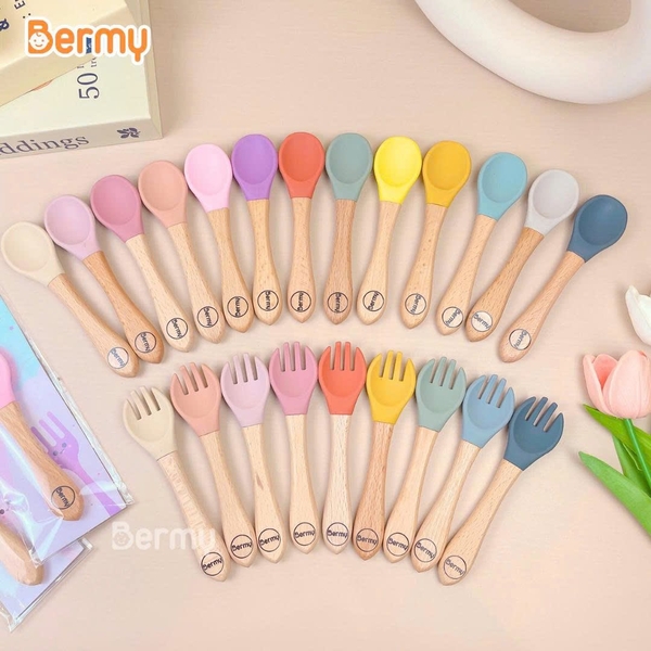Thìa ăn dặm silicone cán gỗ Bermy (dài 14cm, màu ngẫu nhiên)