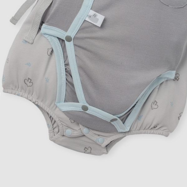 Set 2 bodysuit cộc cài lệch Nous màu ghi in họa tiết