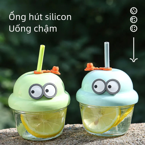 Cốc tập hút thủy tinh nắp nhựa 210ml (họa tiết & màu sắc ngẫu nhiên)