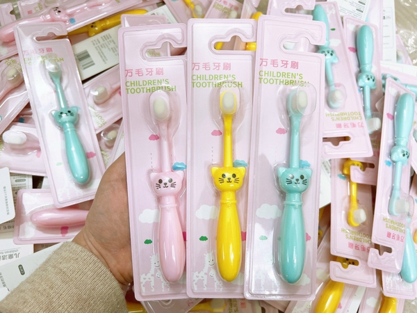 Bàn chải đánh răng hình mèo lông mềm (màu ngẫu nhiên)