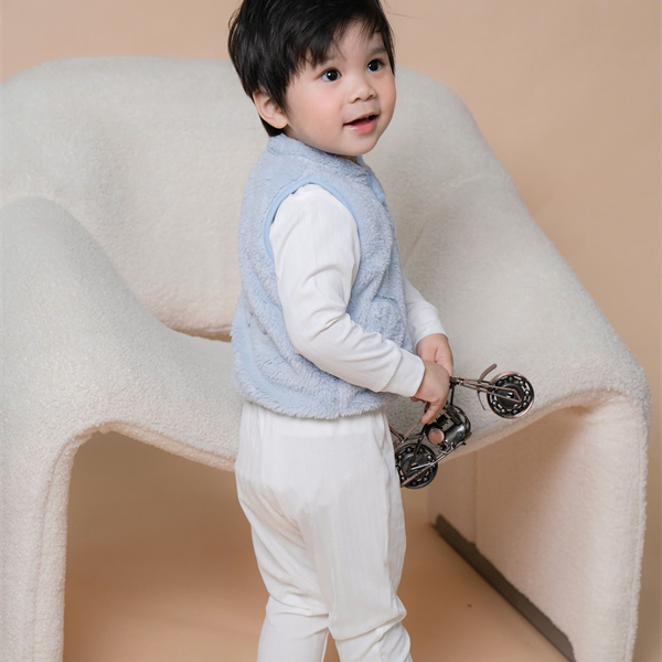 ('C5) Áo gile lông thêu Little Love