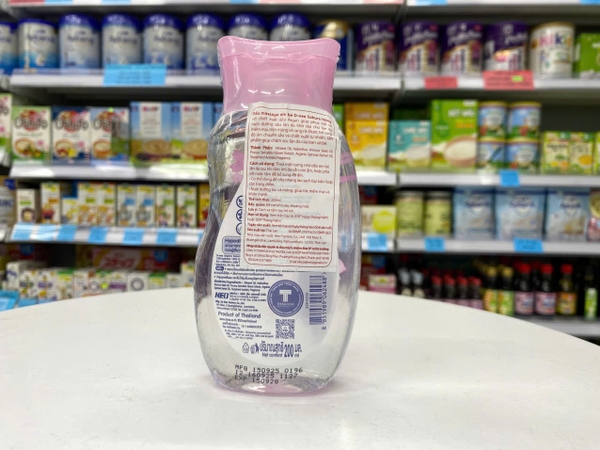 Dầu massage em bé D-nee Sakura Hồng 200ml (0M+)