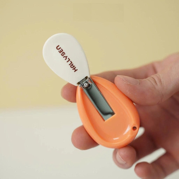 Bấm móng tay Hallysen cho bé