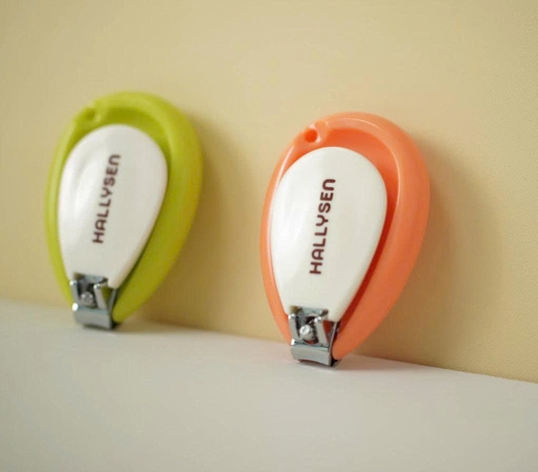 Bấm móng tay Hallysen cho bé