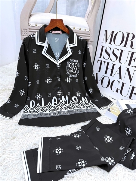Y600B Lụa Mango tay dài ĐEN chữ Diamond PJM