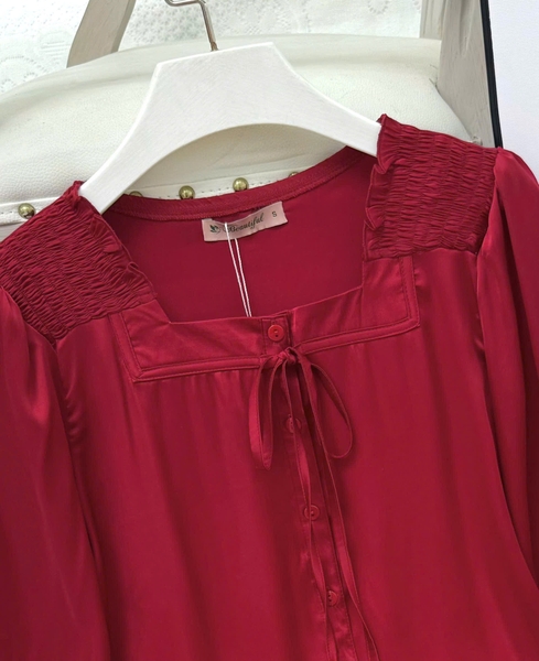 Y807E Lụa Satin tay lỡ  ĐỎ cổ vuông vai chun