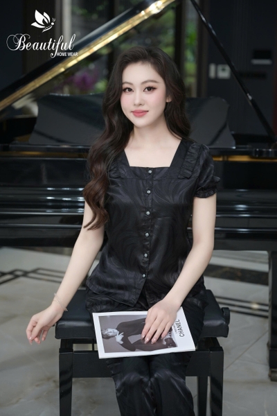 Y920D Lụa Gấm quần dài ĐEN vân lá nơ cổ vuông
