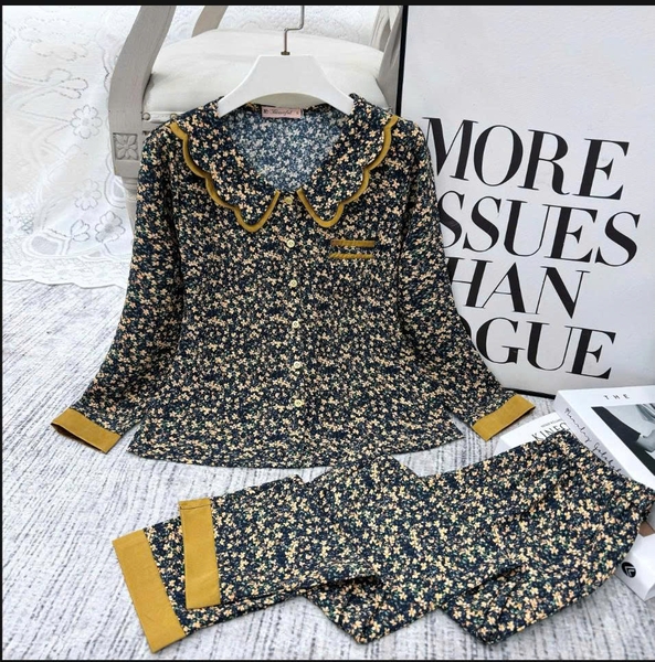Y821D Lụa Mango tay dài ĐEN hoa vàng cổ 2 tầng