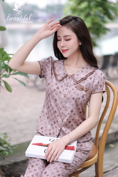 Y743B Lụa Satin quần dài NÂU chữ V cổ lượn 2 tầng