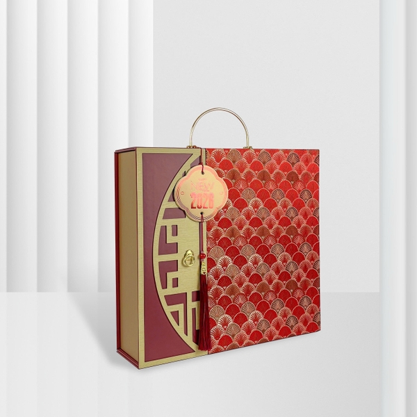 Hộp đựng quà tết cứng cao cấp quai trúc 36x36x10cm - SẮC VIỆT - Hộp trống không kèm quà tặng -  {{store}}