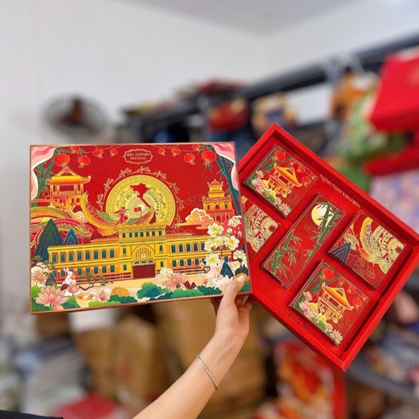 Vỏ hộp trung thu Hồn Việt đựng 4 bánh trà 150gr- 200gr - Mẫu hot 2025