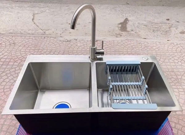 Chậu rửa bát inox sus 304 kèm vòi inox tròn nóng lạnh