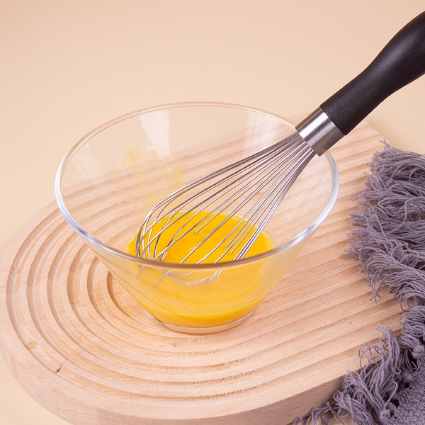 Phới đánh trứng cán nhựa đen size 25cm