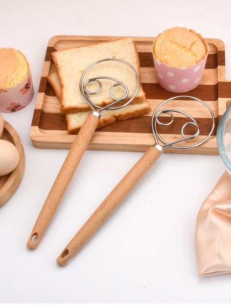 Dụng cụ đánh bột - đánh trứng cầm tay cán gỗ