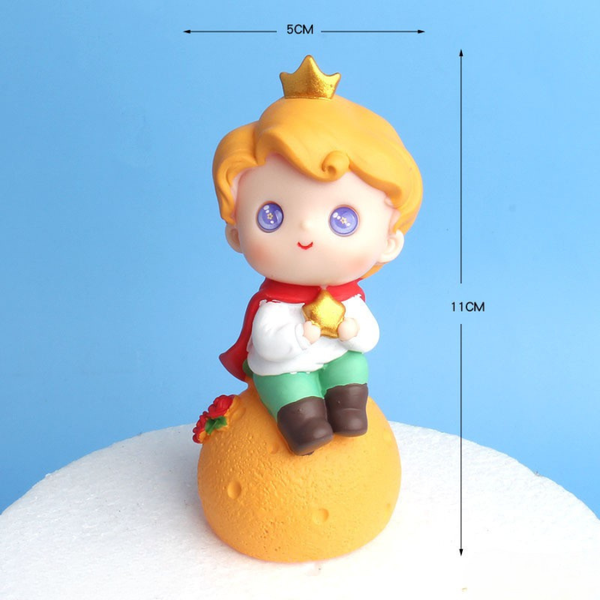 Bé trai vương miện cầm sao