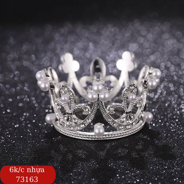 Vương miện bạc nhỏ nhựa