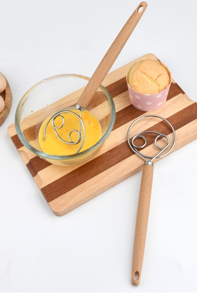 Dụng cụ đánh bột - đánh trứng cầm tay cán gỗ