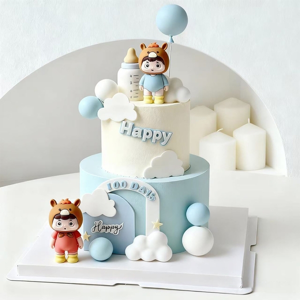 Kute bé ngựa đứng áo xanh