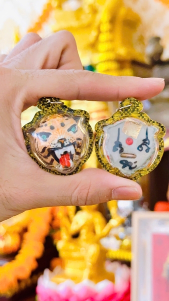 Amulet mặt ông hổ