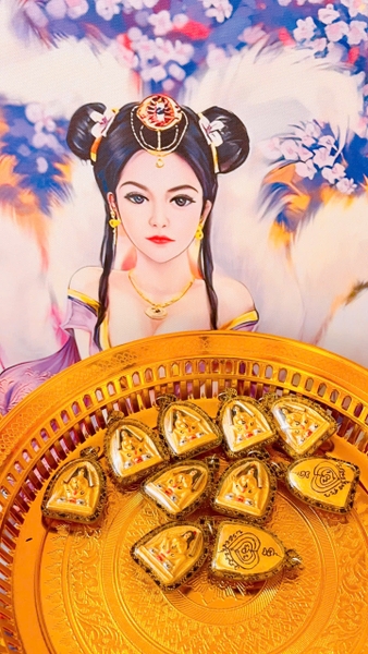 Amulet mẹ per vàng