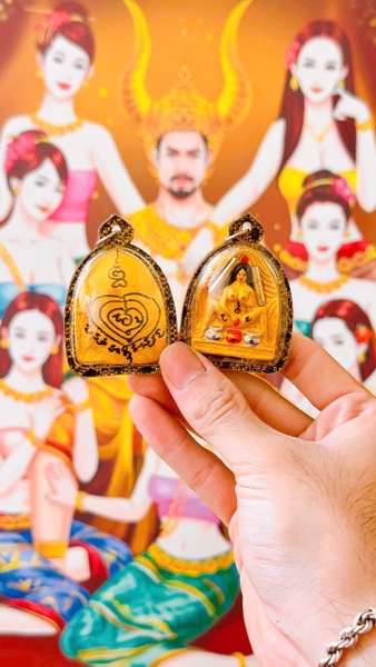 Amulet mẹ per vàng