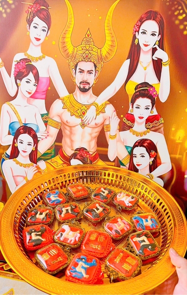 Amulet ngựa lớn