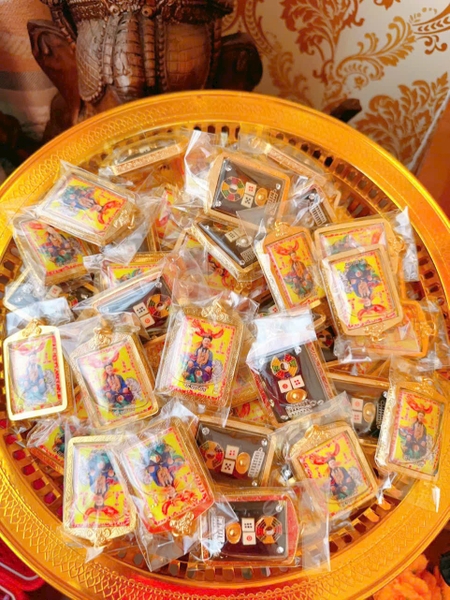 Amulet Nhị Ca Phong viện mạ vàng