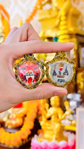 Amulet mặt ông hổ