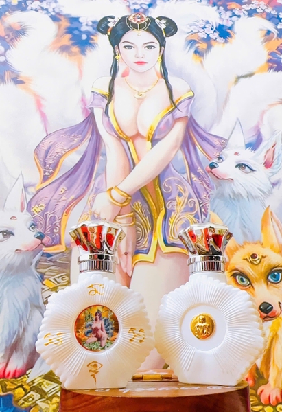 Nước hoa quyến rũ hình cô gái sexy chín đuôi xanh