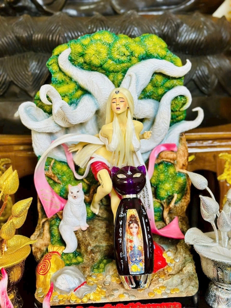 Nước hoa linh miêu tím