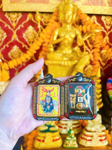 Amulet nhị ca phong viền đen