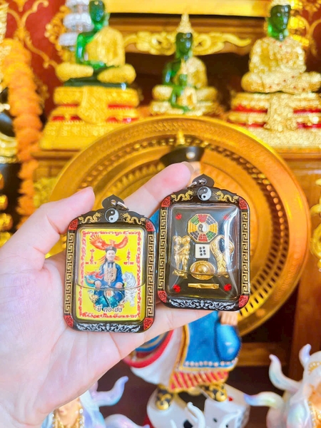 Amulet nhị ca phong viền đen