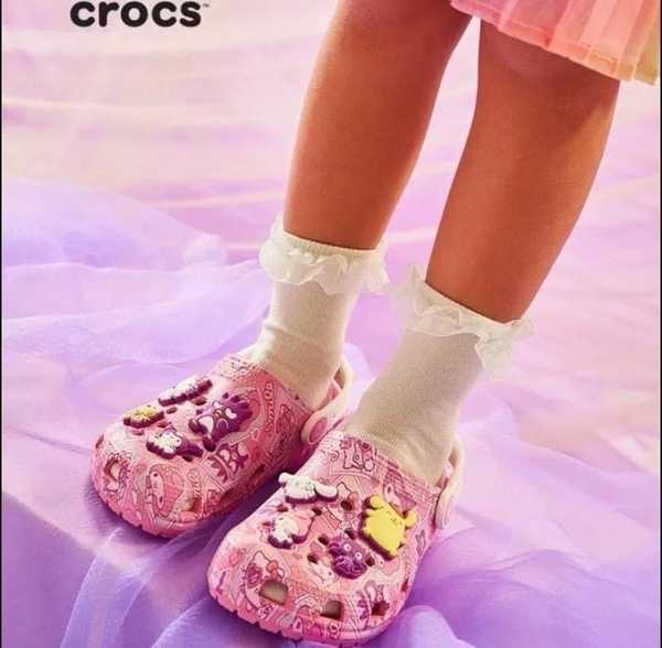 Dép sục Crocs Hello Kitty Sanrio màu hồng