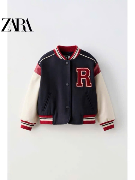 Áo khoác nỉ bomber Zara thêu chữ R tông xanh đỏ phối tay da trắng