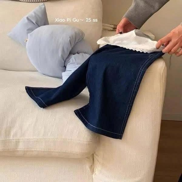 Quần jean đậm ống suông kèm khăn ren cho bé