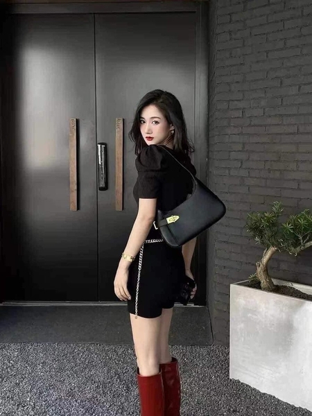 Túi đen kẹp nách size 26 khóa vàng