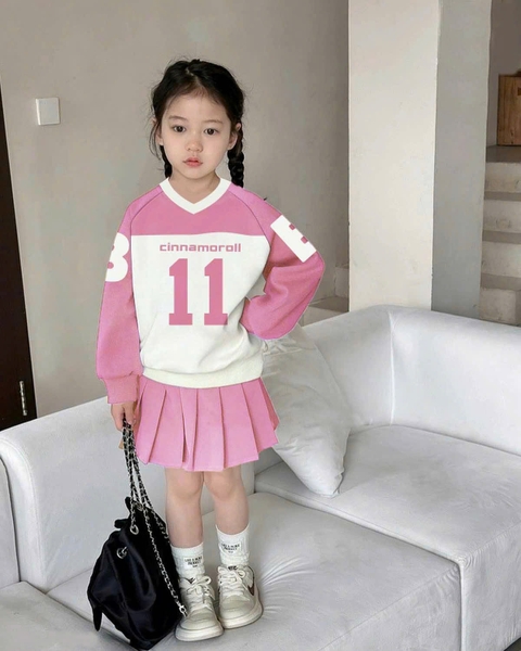 Set áo mẫu Capybara dài tay số 11 kèm chân váy xếp li Nexxi 2 màu trắng và đen