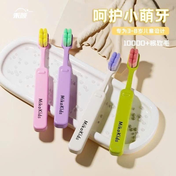 Set 3 bàn chải cho các bé từ 3 tuổi