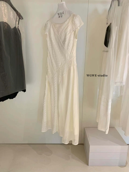 Váy voan hoa tay hến màu kem hãng WG.WE