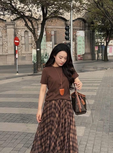 Chân váy kẻ caro freesize màu nâu