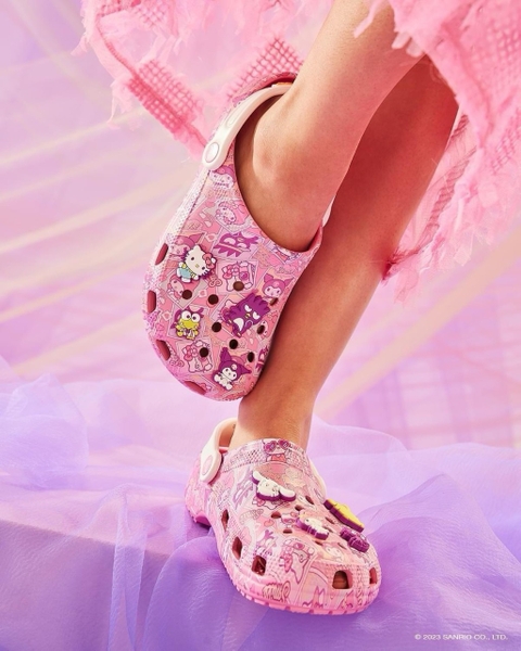 Dép sục Crocs Hello Kitty Sanrio màu hồng