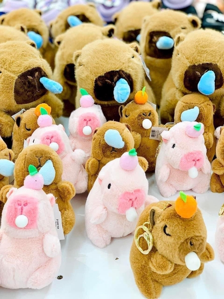 Thú bông móc khoá chuột lang nước Capybara 2 màu nâu và hồng