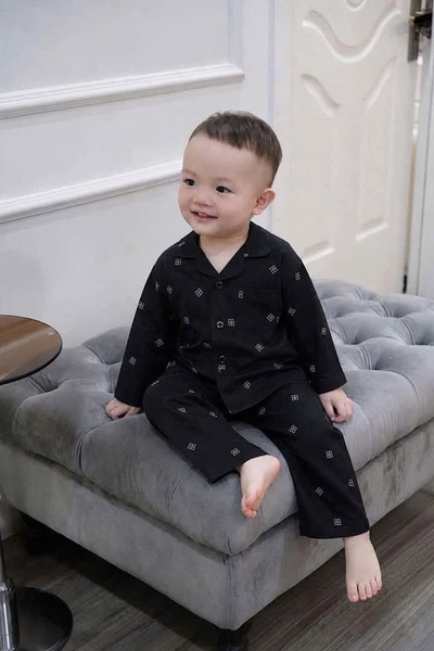 Bộ pyjama đen dài tay hoạ tiết vuông cho bé