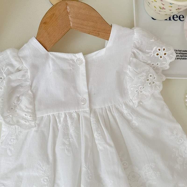 Váy trắng xuất Hàn babydoll sát nách cánh tiên cổ thêu