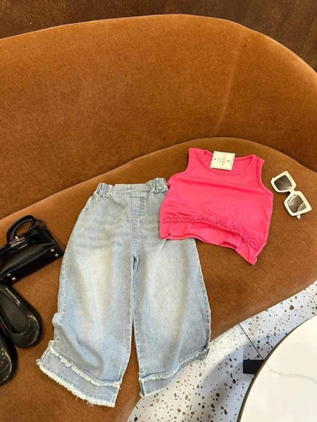 Set áo cotton tăm ba lỗ màu hồng và quần jean ống loe